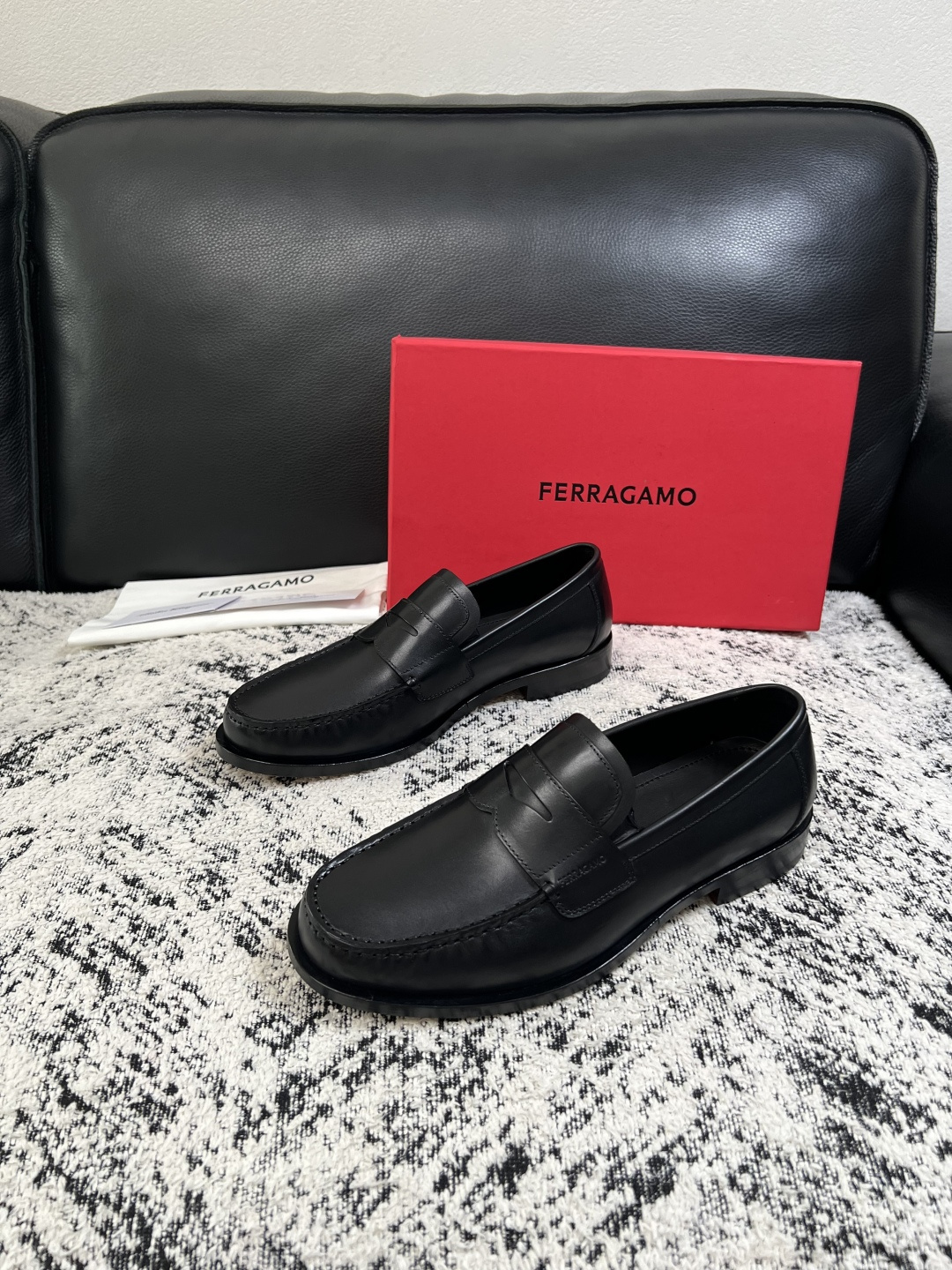 Ferragamo  高品质  顶级工艺品  菲拉格慕  皮鞋专柜同步发售原厂配置，意大利进口原版牛皮，进口水染牛里 ，