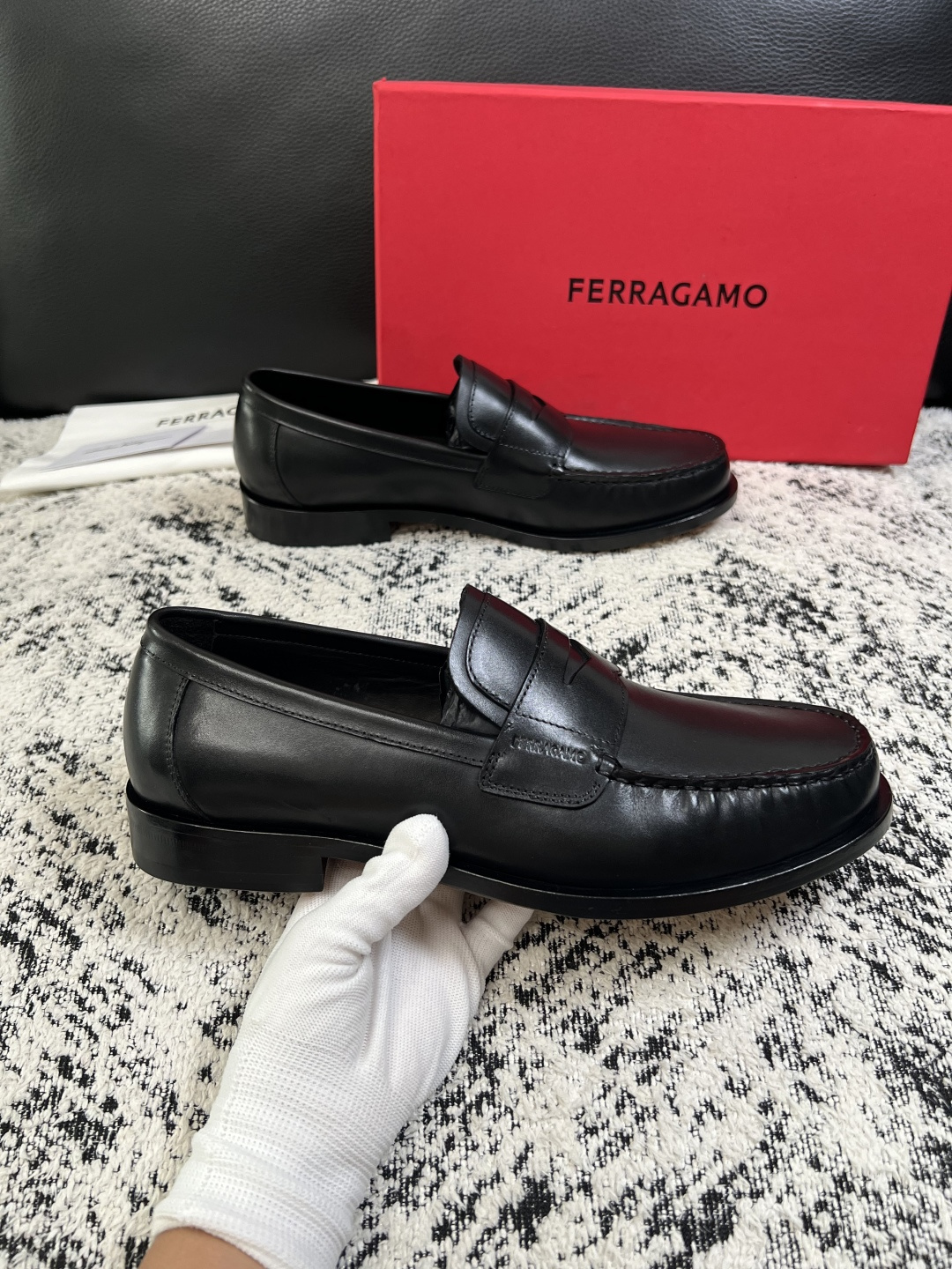 Ferragamo  高品质  顶级工艺品  菲拉格慕  皮鞋专柜同步发售原厂配置，意大利进口原版牛皮，进口水染牛里 ，