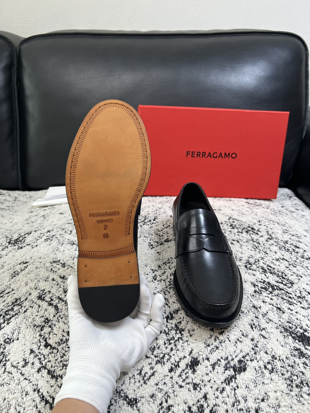 Ferragamo  高品质  顶级工艺品  菲拉格慕  皮鞋专柜同步发售原厂配置，意大利进口原版牛皮，进口水染牛里 ，