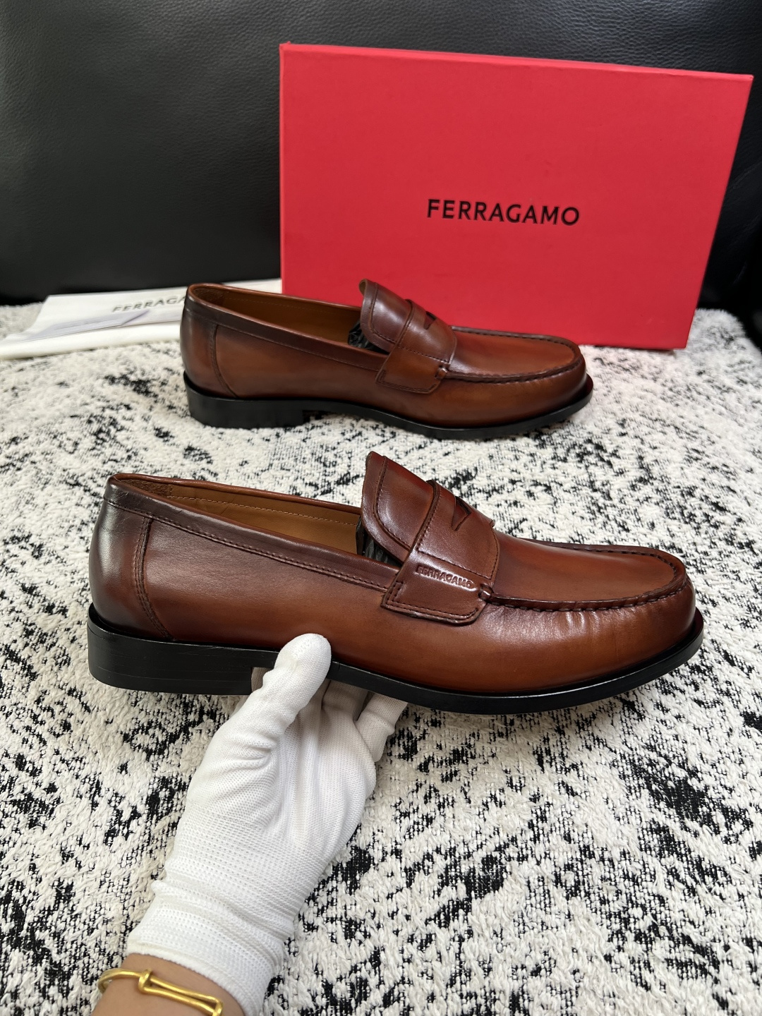 Ferragamo  高品质  顶级工艺品  菲拉格慕  皮鞋专柜同步发售原厂配置，意大利进口原版牛皮，进口水染牛里 ，