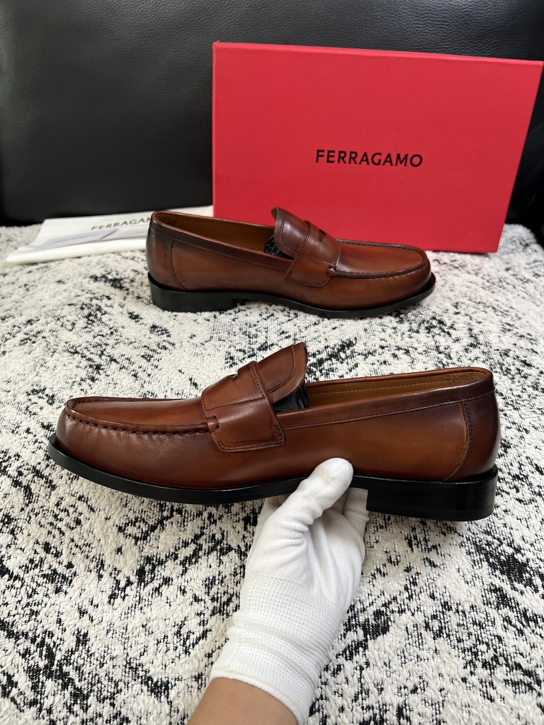 Ferragamo  高品质  顶级工艺品  菲拉格慕  皮鞋专柜同步发售原厂配置，意大利进口原版牛皮，进口水染牛里 ，