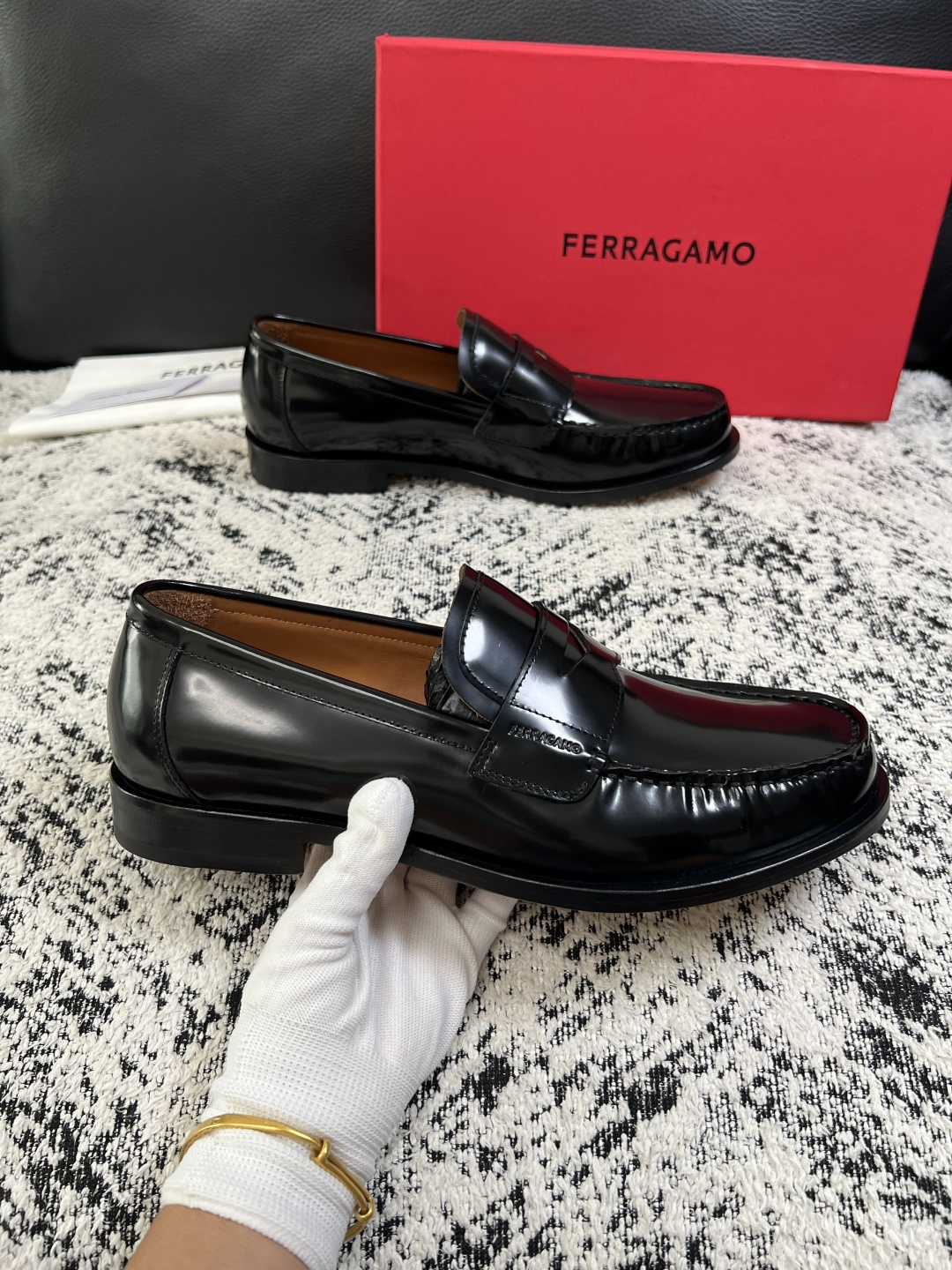 Ferragamo  高品质  顶级工艺品  菲拉格慕  皮鞋专柜同步发售原厂配置，意大利进口原版牛皮，进口水染牛里 ，