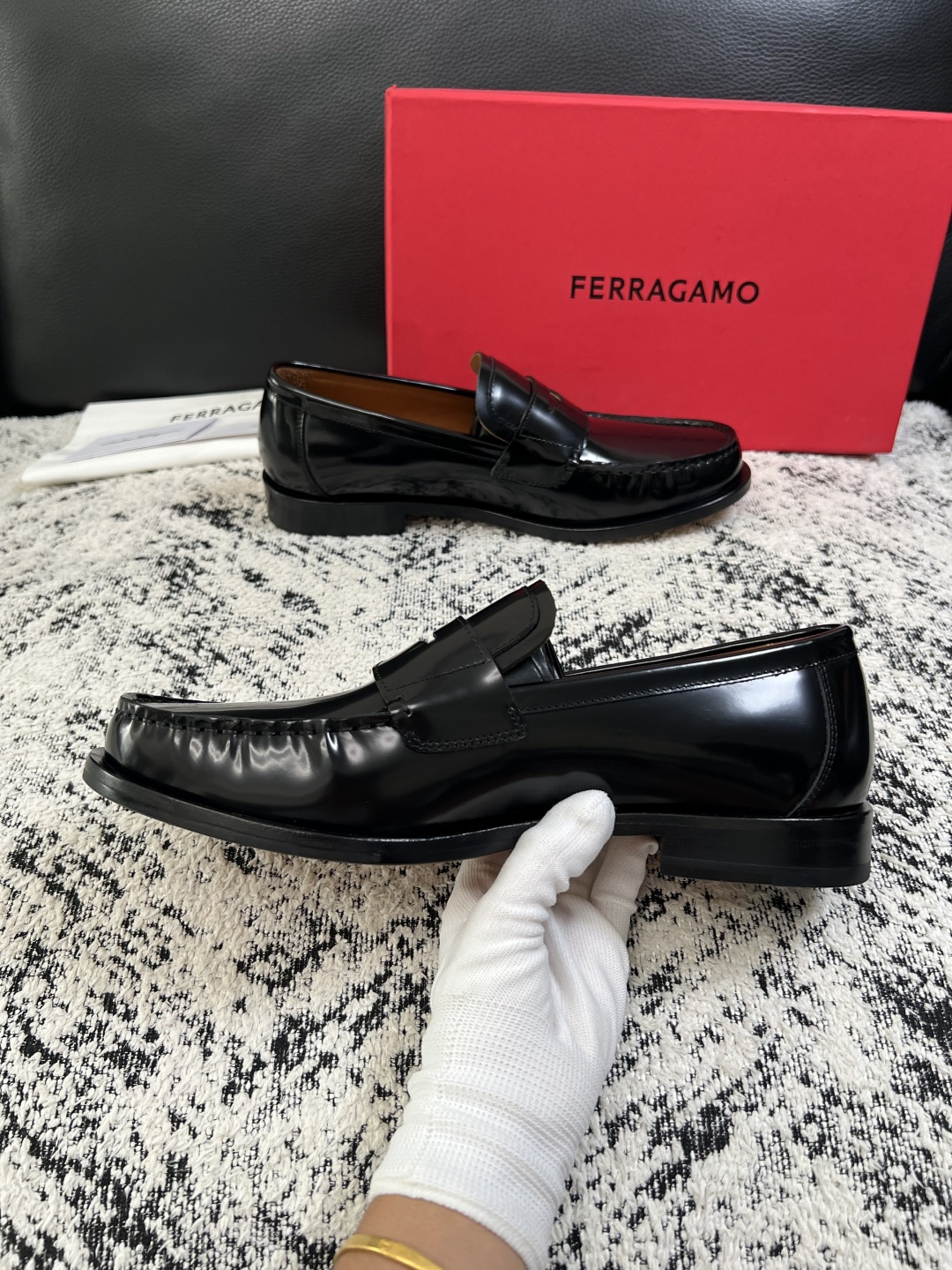 Ferragamo  高品质  顶级工艺品  菲拉格慕  皮鞋专柜同步发售原厂配置，意大利进口原版牛皮，进口水染牛里 ，