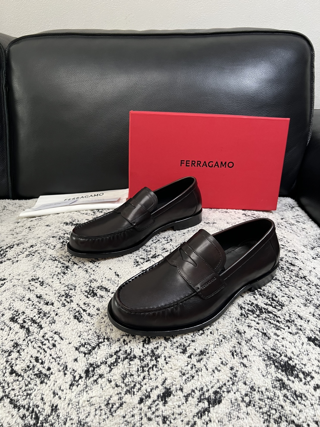Ferragamo  高品质  顶级工艺品  菲拉格慕  皮鞋专柜同步发售原厂配置，意大利进口原版牛皮，进口水染牛里 ，