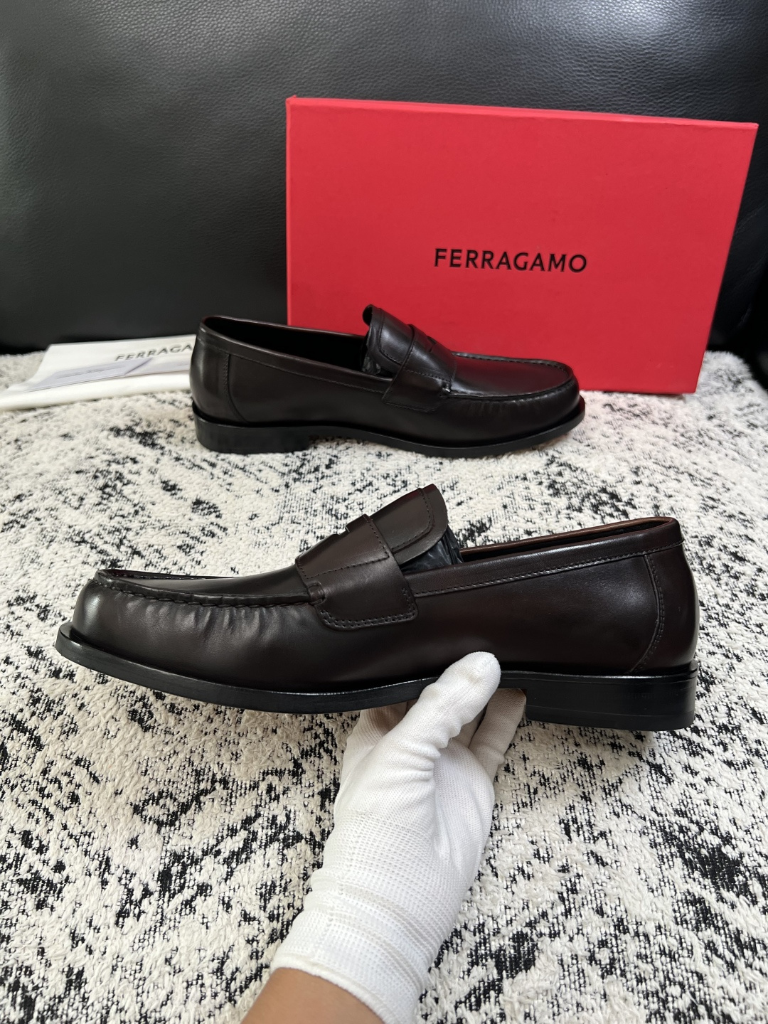 Ferragamo  高品质  顶级工艺品  菲拉格慕  皮鞋专柜同步发售原厂配置，意大利进口原版牛皮，进口水染牛里 ，