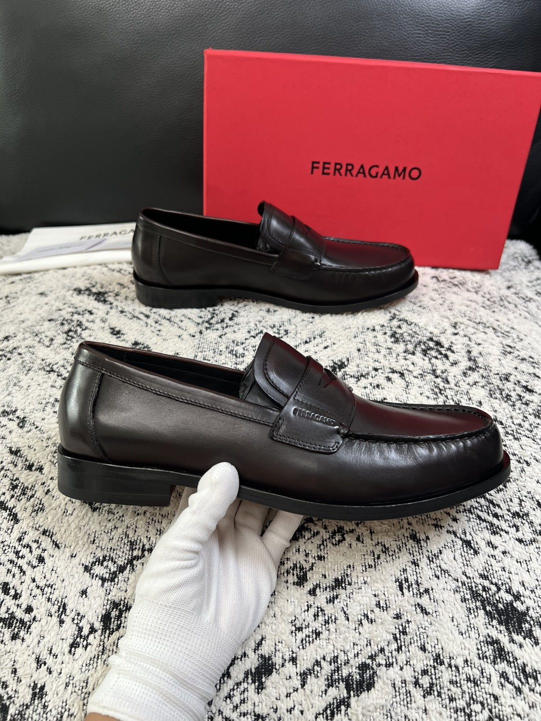 Ferragamo  高品质  顶级工艺品  菲拉格慕  皮鞋专柜同步发售原厂配置，意大利进口原版牛皮，进口水染牛里 ，