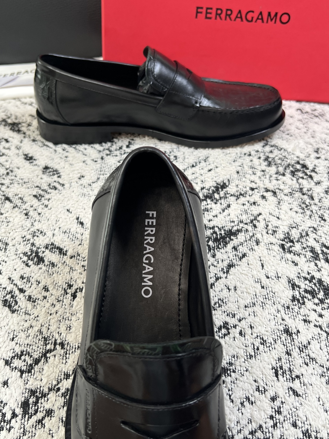 Ferragamo  高品质  顶级工艺品  菲拉格慕  皮鞋专柜同步发售原厂配置，意大利进口原版牛皮，进口水染牛里 ，
