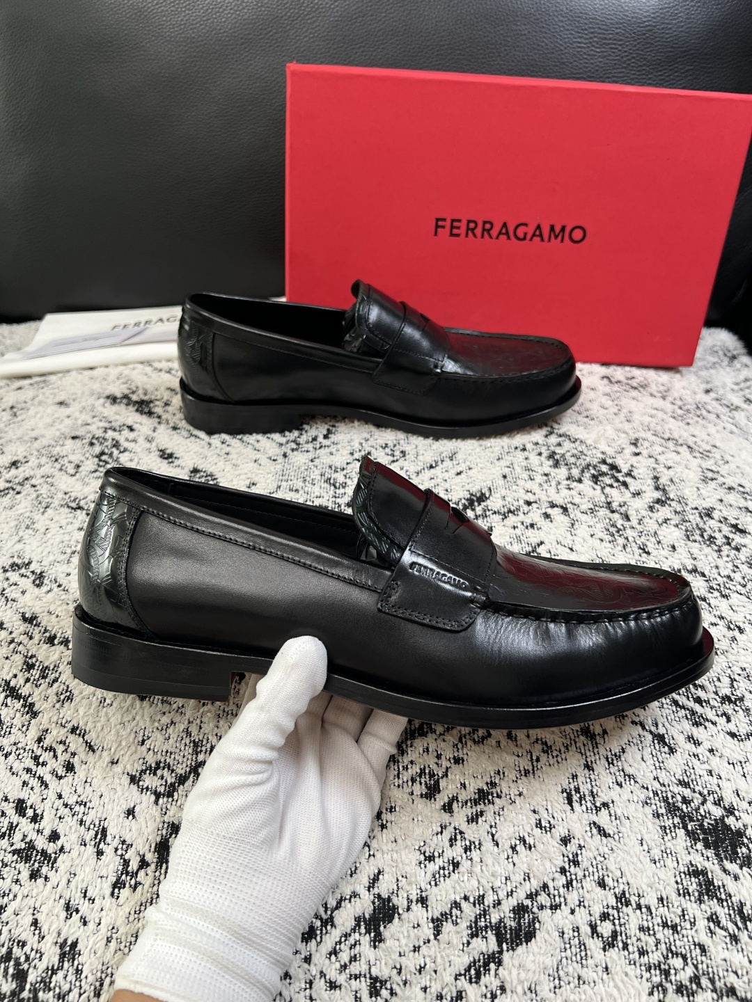 Ferragamo  高品质  顶级工艺品  菲拉格慕  皮鞋专柜同步发售原厂配置，意大利进口原版牛皮，进口水染牛里 ，