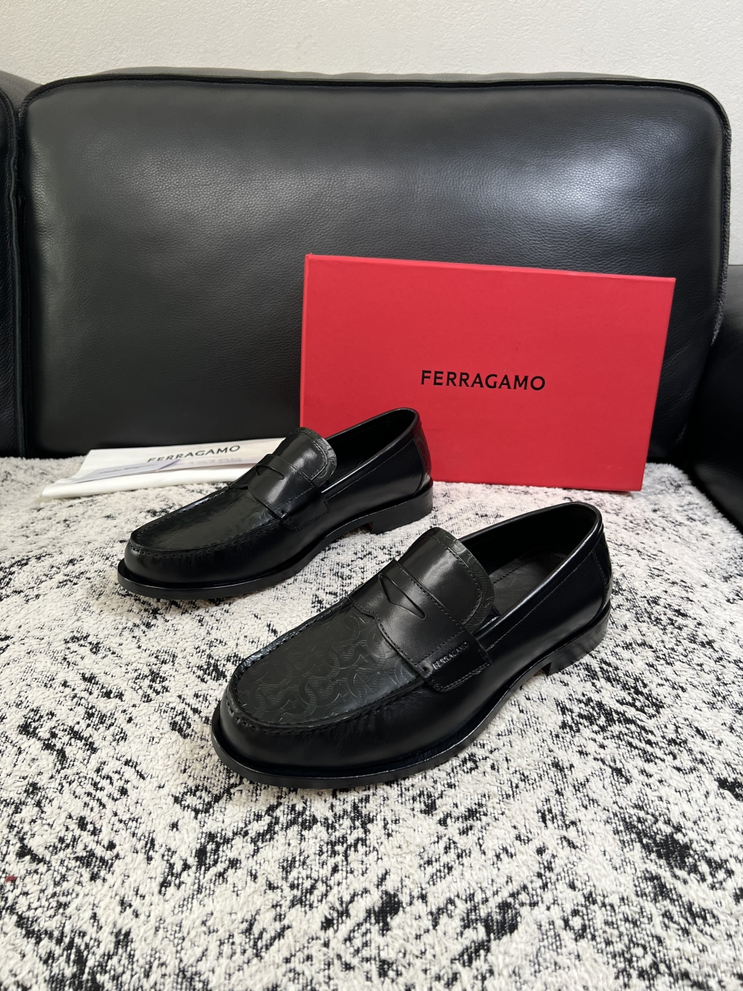 Ferragamo  高品质  顶级工艺品  菲拉格慕  皮鞋专柜同步发售原厂配置，意大利进口原版牛皮，进口水染牛里 ，