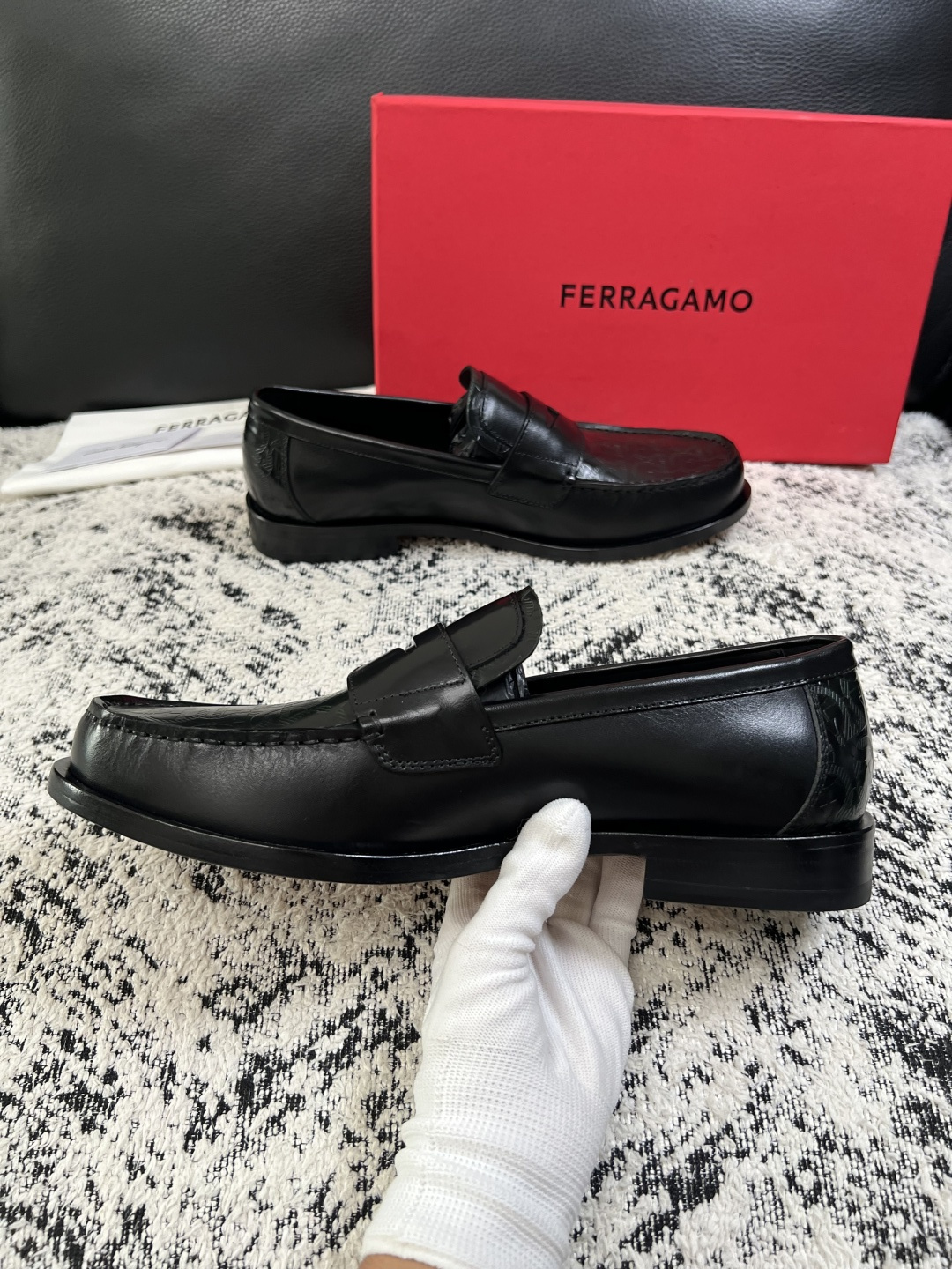 Ferragamo  高品质  顶级工艺品  菲拉格慕  皮鞋专柜同步发售原厂配置，意大利进口原版牛皮，进口水染牛里 ，