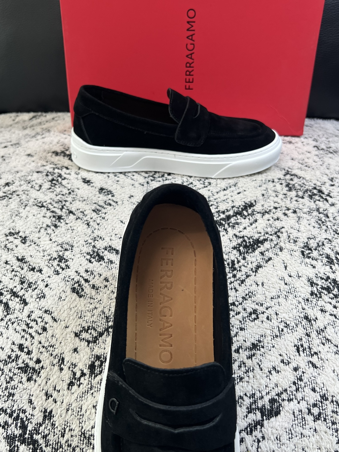 Ferragamo  高品质  顶级工艺品  菲拉格慕   专柜同步发售原厂配置，意大利进口原版牛皮，进口水染牛里 ，鞋