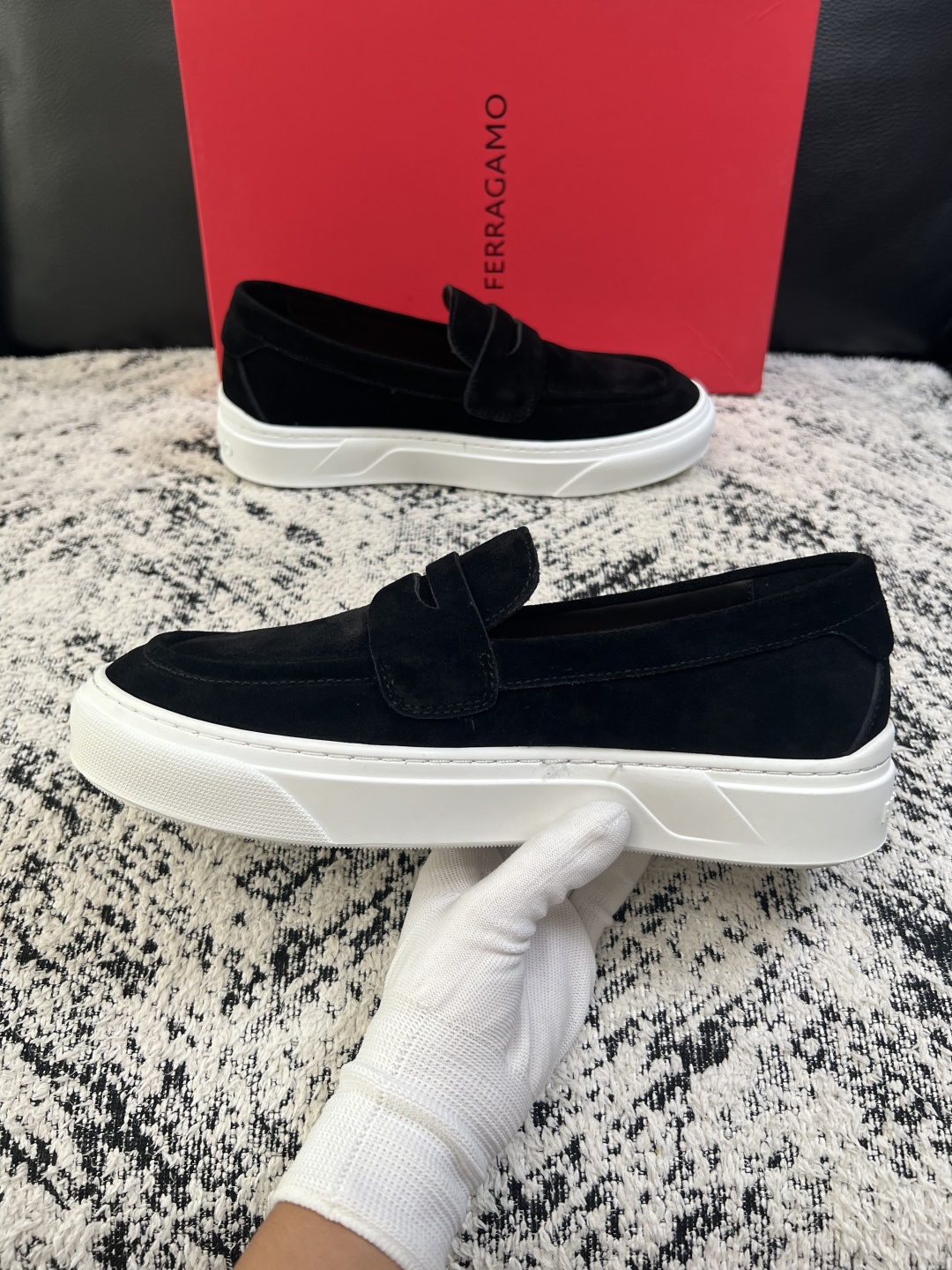 Ferragamo  高品质  顶级工艺品  菲拉格慕   专柜同步发售原厂配置，意大利进口原版牛皮，进口水染牛里 ，鞋