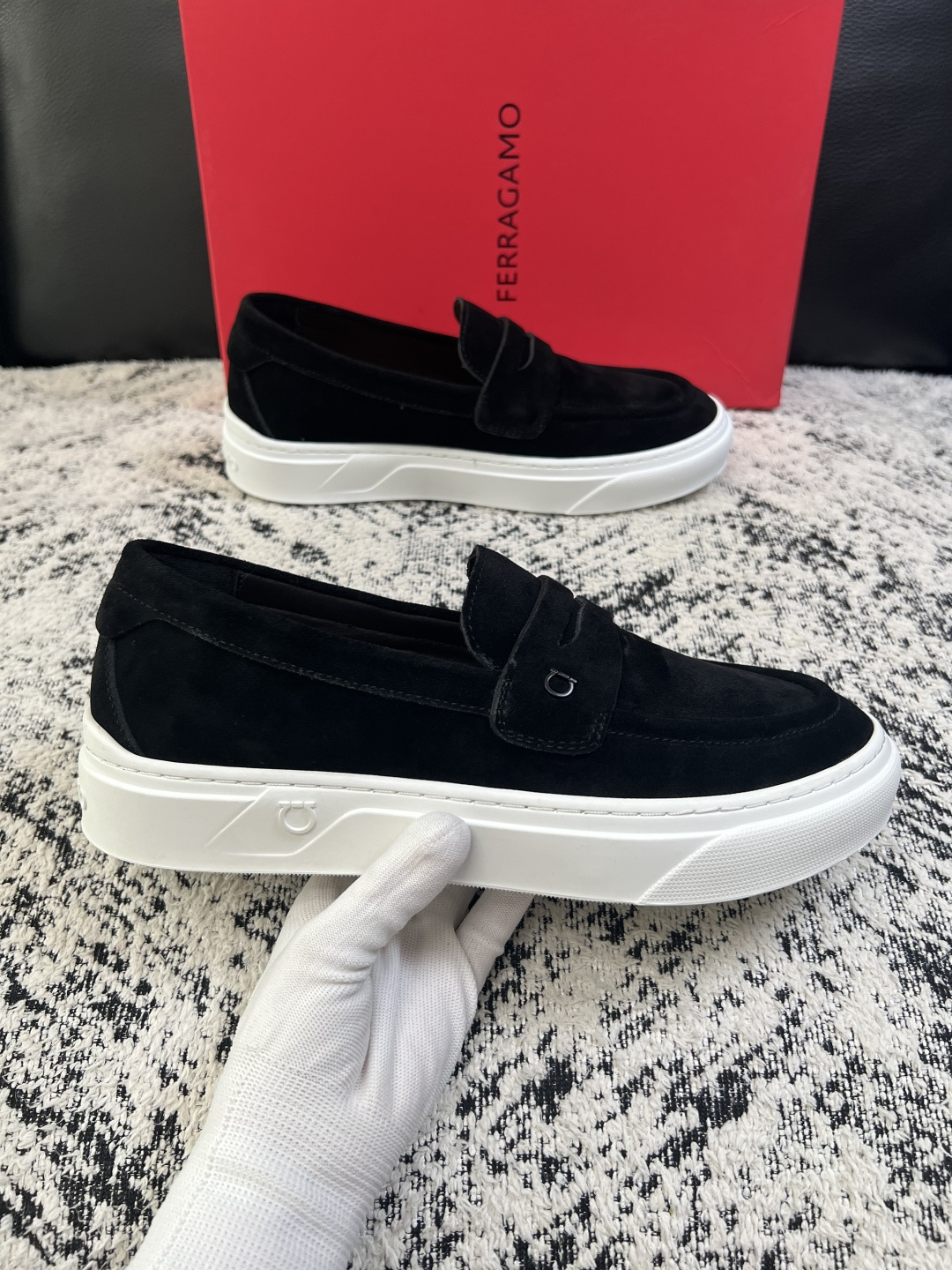 Ferragamo  高品质  顶级工艺品  菲拉格慕   专柜同步发售原厂配置，意大利进口原版牛皮，进口水染牛里 ，鞋