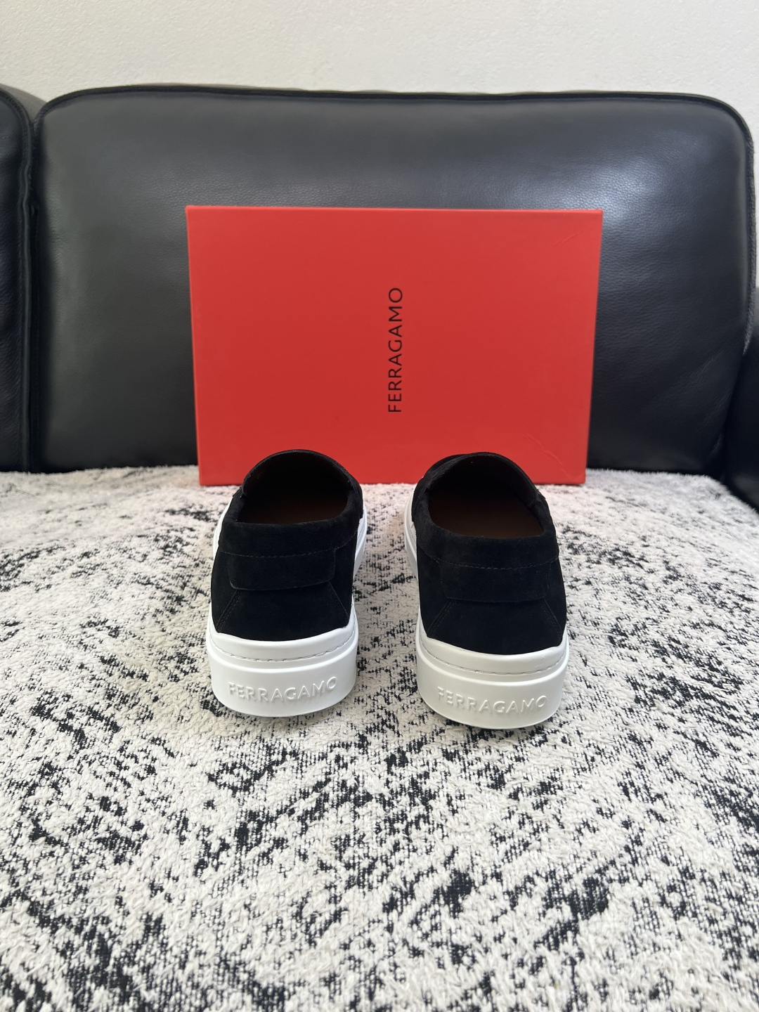 Ferragamo  高品质  顶级工艺品  菲拉格慕   专柜同步发售原厂配置，意大利进口原版牛皮，进口水染牛里 ，鞋