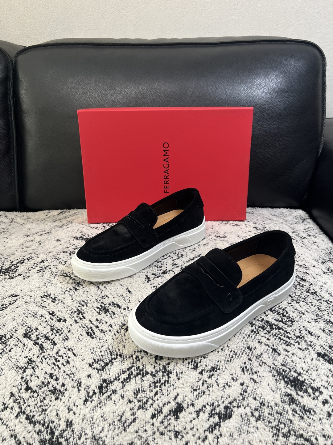 Ferragamo  高品质  顶级工艺品  菲拉格慕   专柜同步发售原厂配置，意大利进口原版牛皮，进口水染牛里 ，鞋