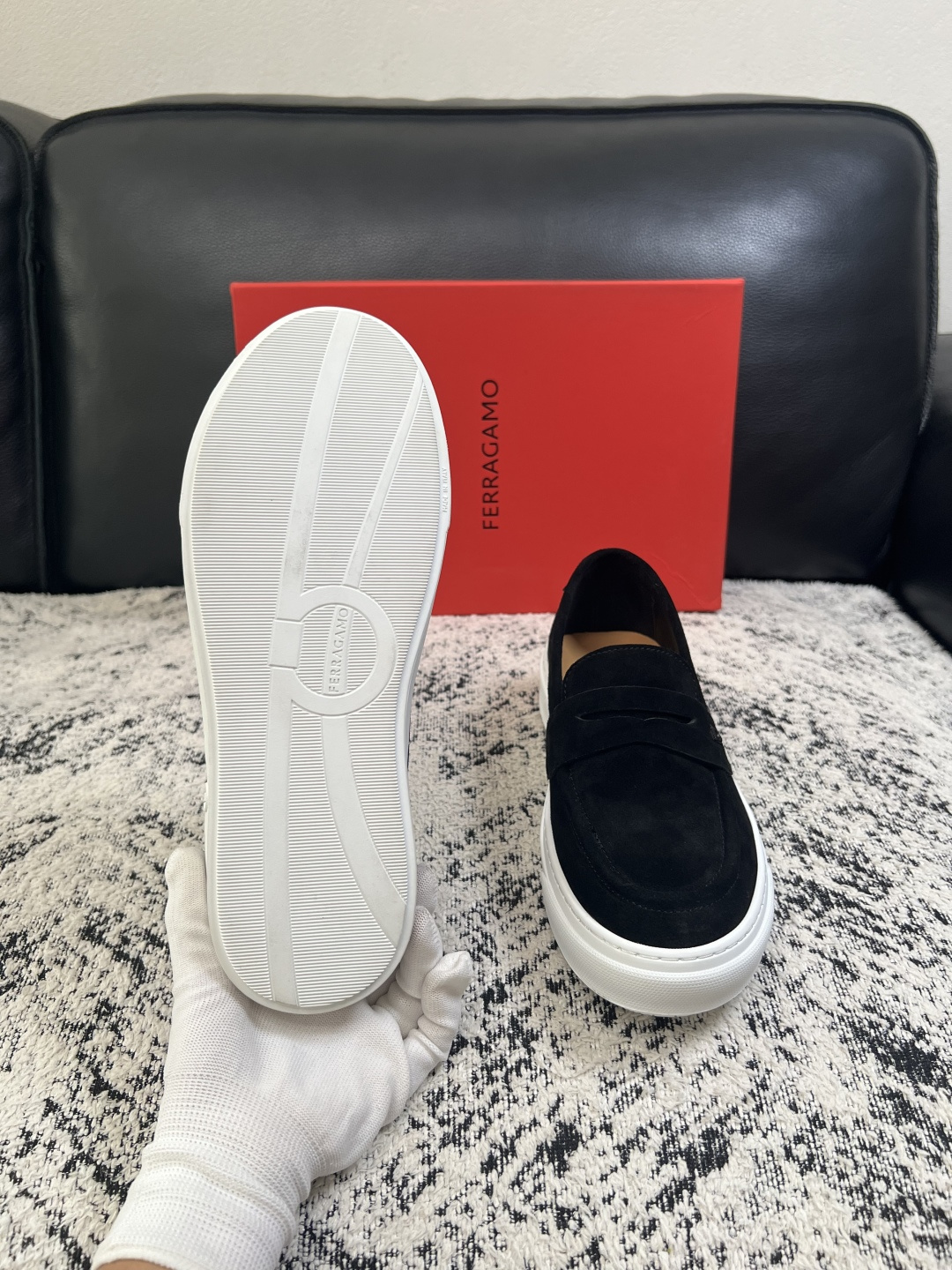 Ferragamo  高品质  顶级工艺品  菲拉格慕   专柜同步发售原厂配置，意大利进口原版牛皮，进口水染牛里 ，鞋