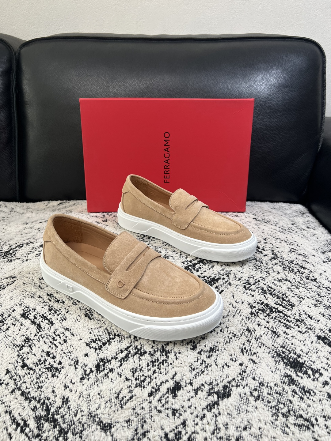 Ferragamo  高品质  顶级工艺品  菲拉格慕   专柜同步发售原厂配置，意大利进口原版牛皮，进口水染牛里 ，鞋