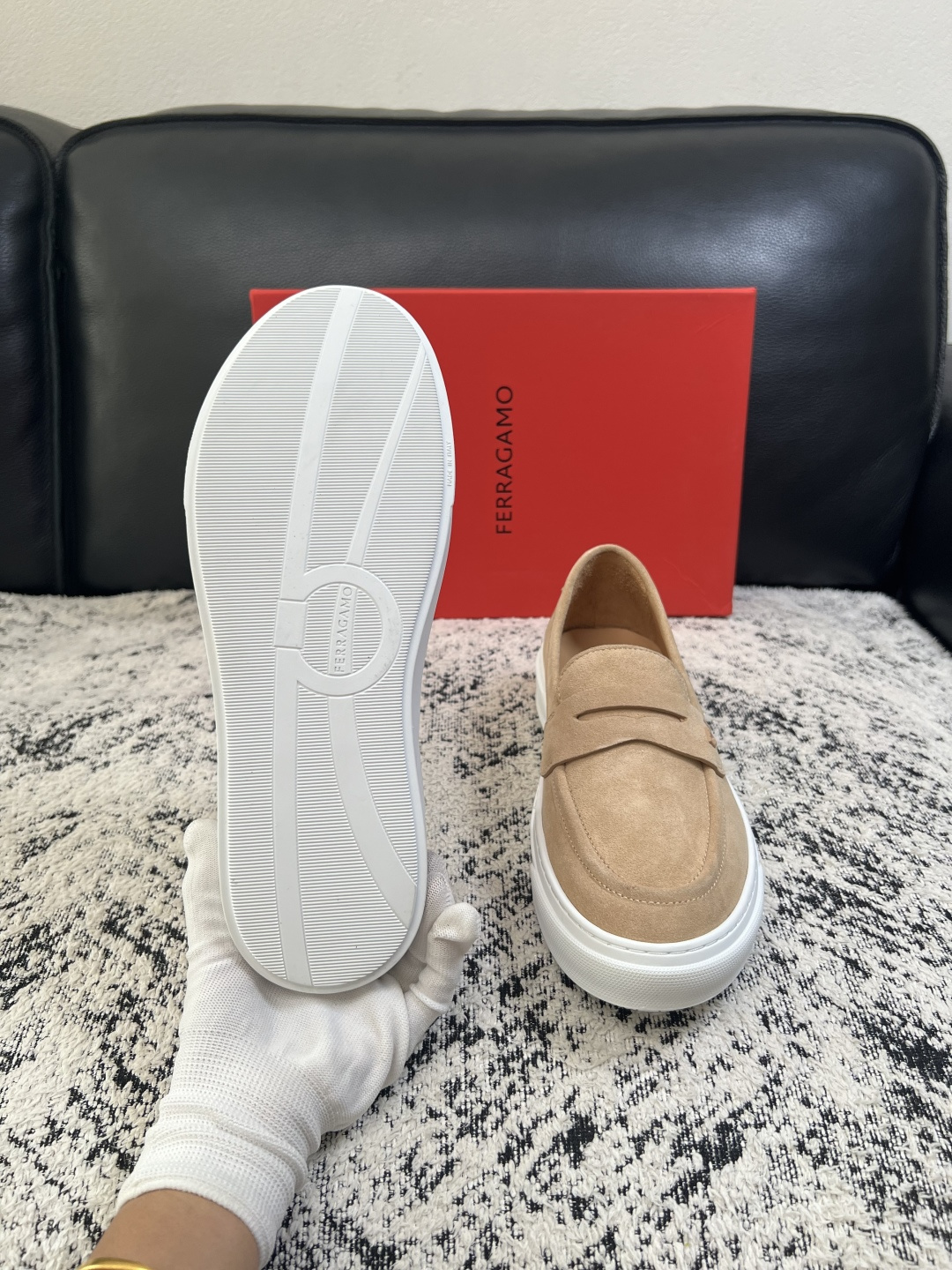 Ferragamo  高品质  顶级工艺品  菲拉格慕   专柜同步发售原厂配置，意大利进口原版牛皮，进口水染牛里 ，鞋