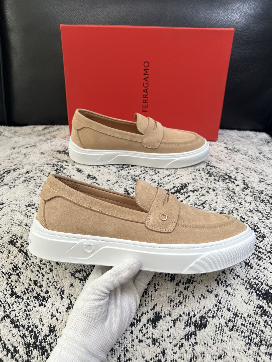 Ferragamo  高品质  顶级工艺品  菲拉格慕   专柜同步发售原厂配置，意大利进口原版牛皮，进口水染牛里 ，鞋