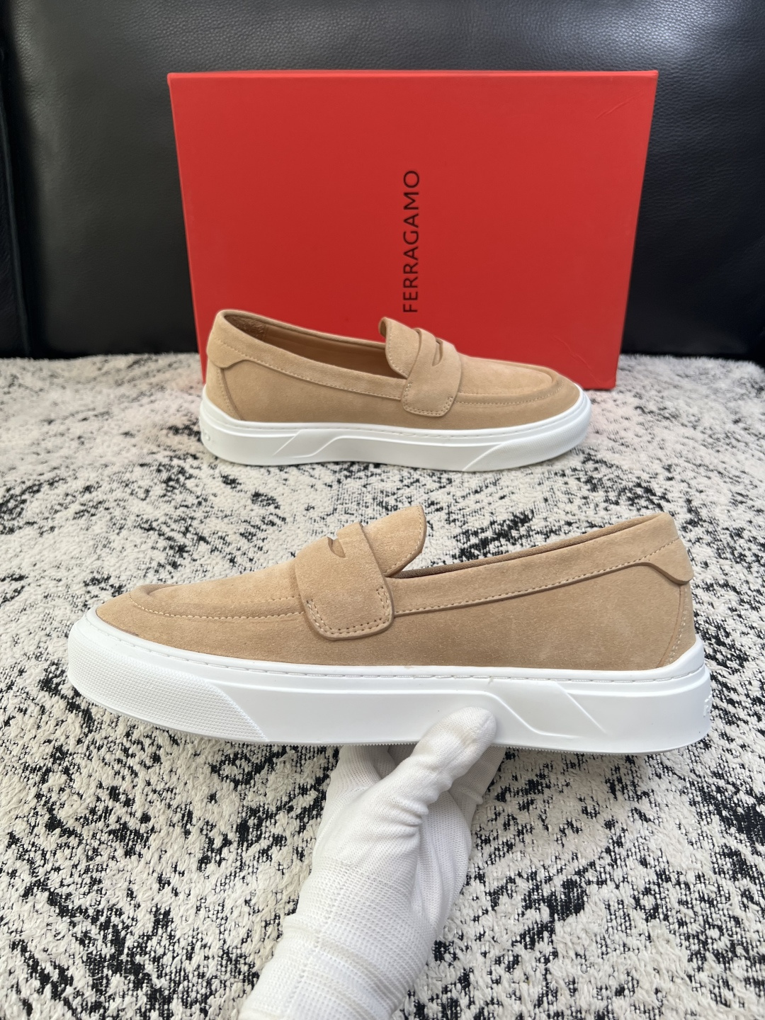Ferragamo  高品质  顶级工艺品  菲拉格慕   专柜同步发售原厂配置，意大利进口原版牛皮，进口水染牛里 ，鞋