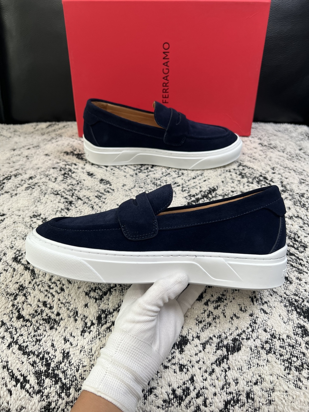 Ferragamo  高品质  顶级工艺品  菲拉格慕   专柜同步发售原厂配置，意大利进口原版牛皮，进口水染牛里 ，鞋