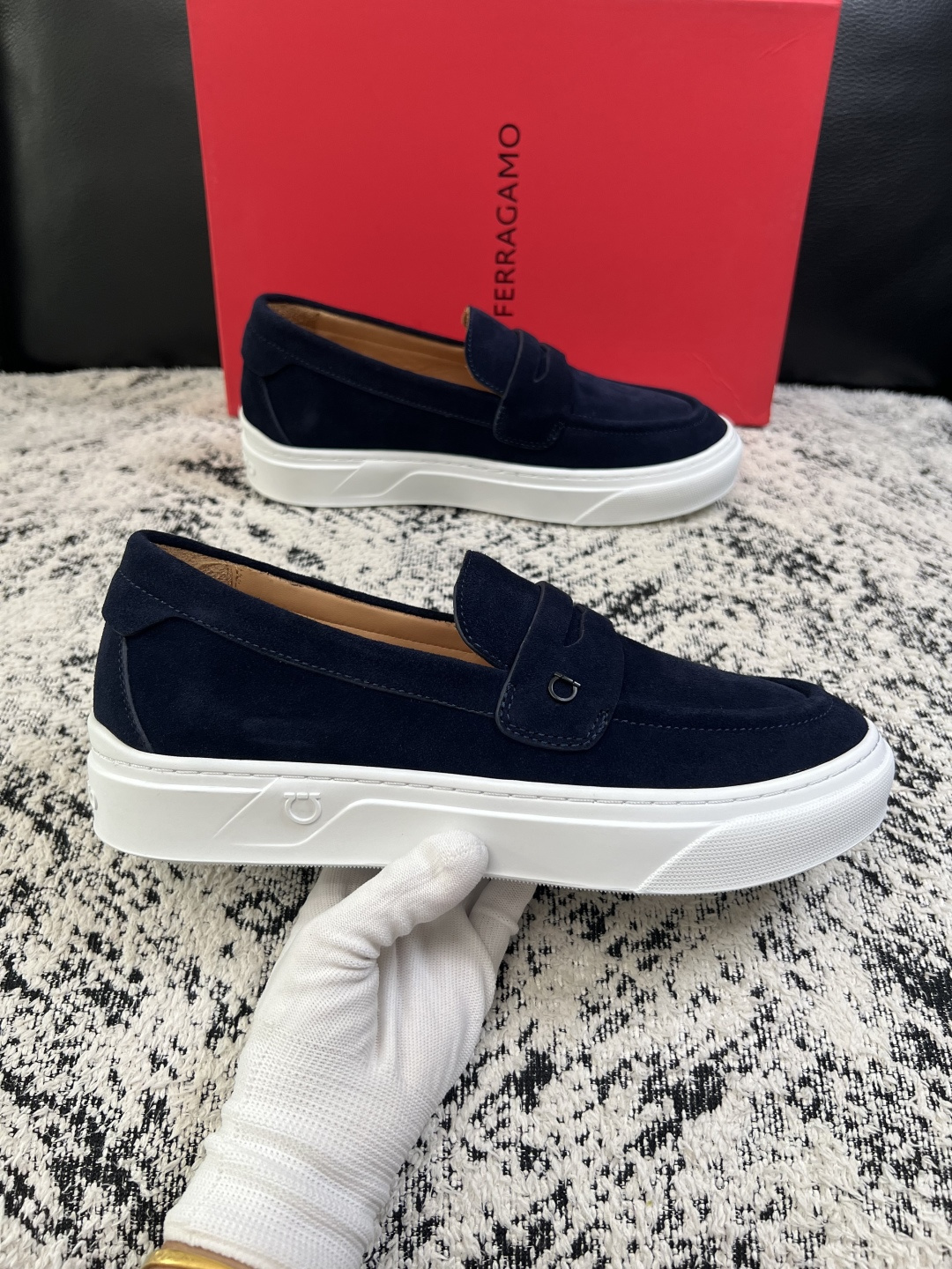 Ferragamo  高品质  顶级工艺品  菲拉格慕   专柜同步发售原厂配置，意大利进口原版牛皮，进口水染牛里 ，鞋