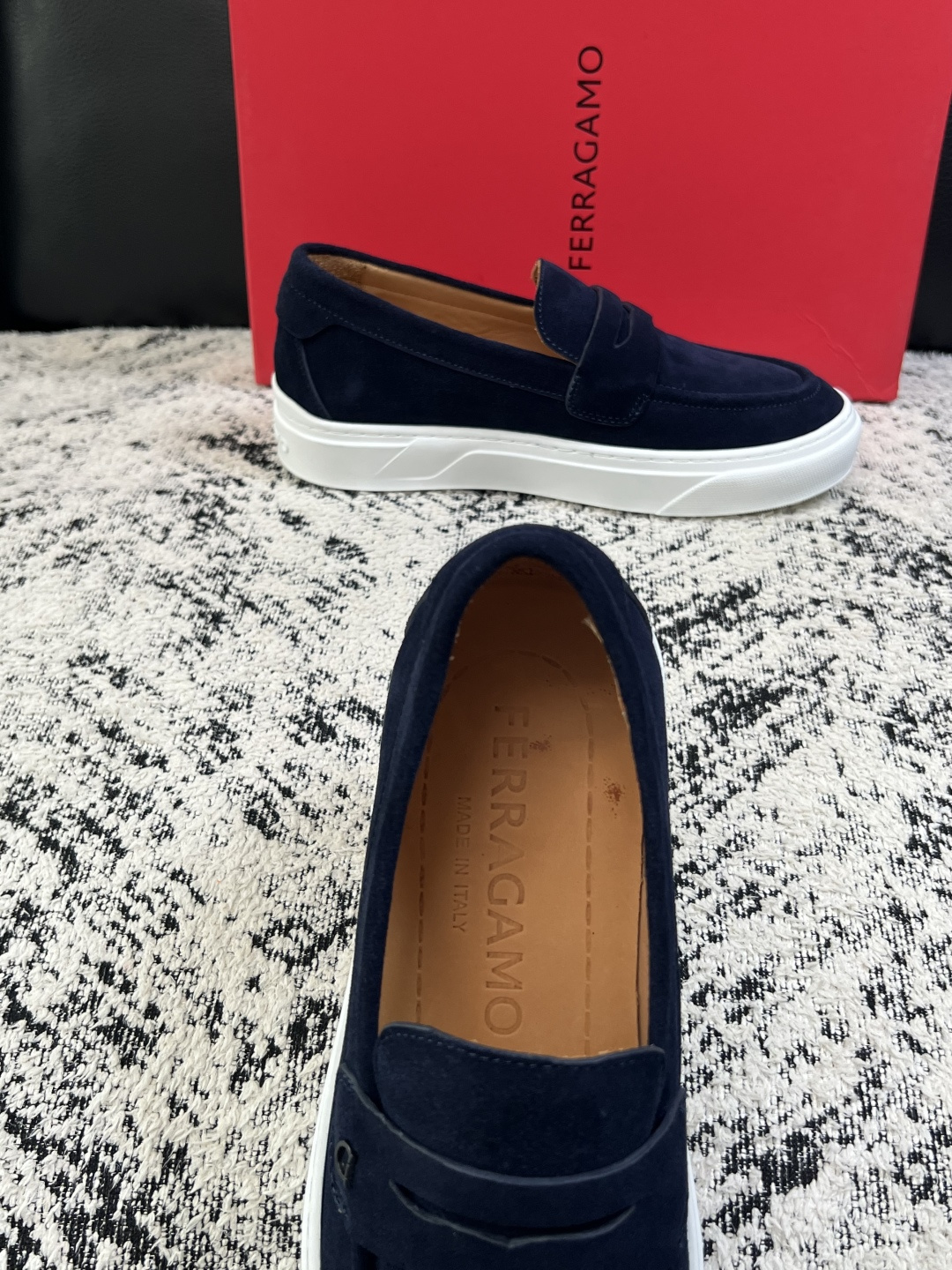 Ferragamo  高品质  顶级工艺品  菲拉格慕   专柜同步发售原厂配置，意大利进口原版牛皮，进口水染牛里 ，鞋