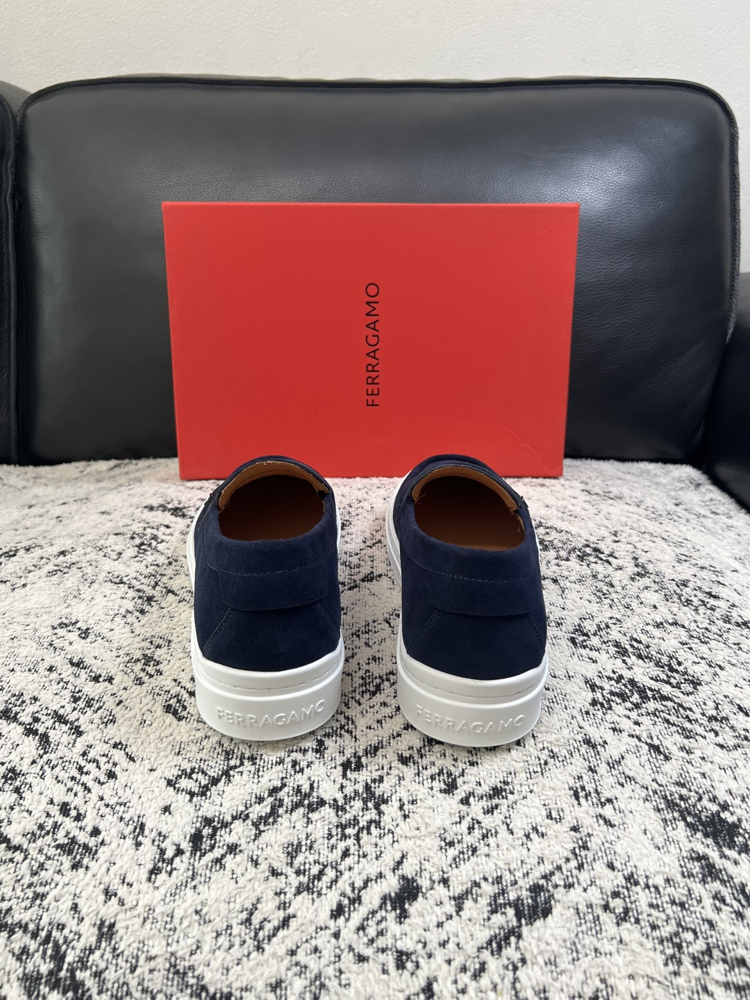 Ferragamo  高品质  顶级工艺品  菲拉格慕   专柜同步发售原厂配置，意大利进口原版牛皮，进口水染牛里 ，鞋