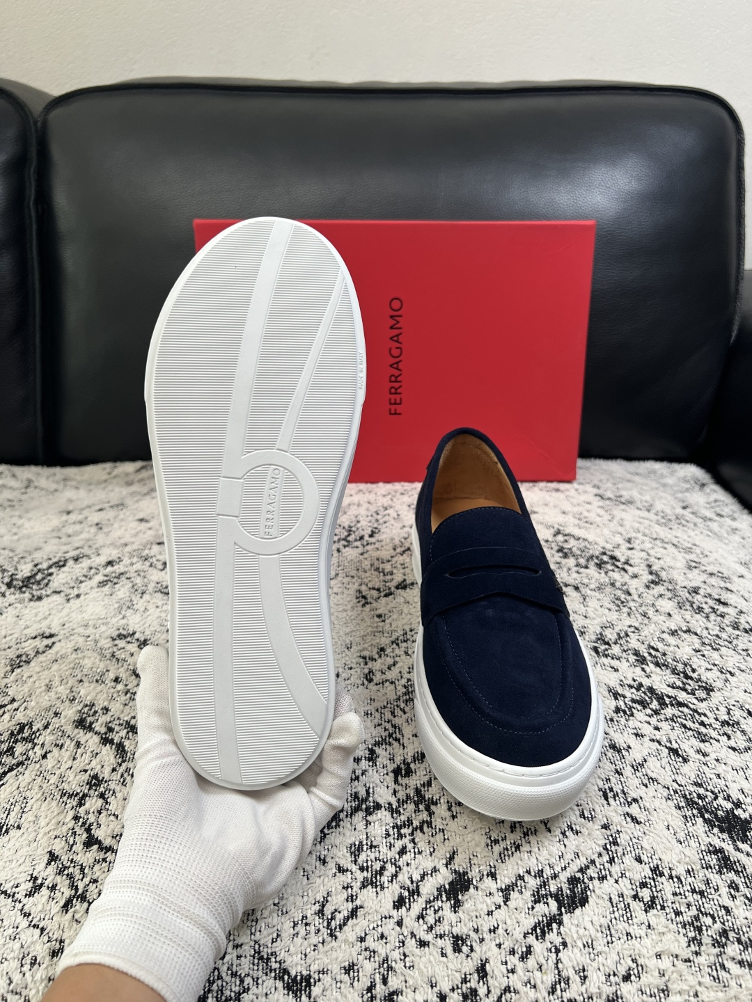 Ferragamo  高品质  顶级工艺品  菲拉格慕   专柜同步发售原厂配置，意大利进口原版牛皮，进口水染牛里 ，鞋