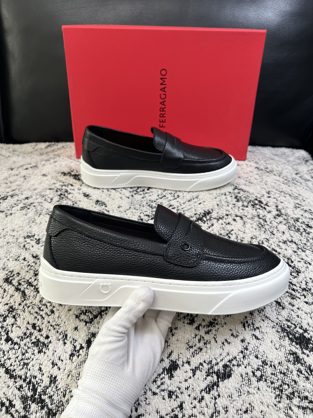 Ferragamo  高品质  顶级工艺品  菲拉格慕   专柜同步发售原厂配置，意大利进口原版牛皮，进口水染牛里 ，鞋