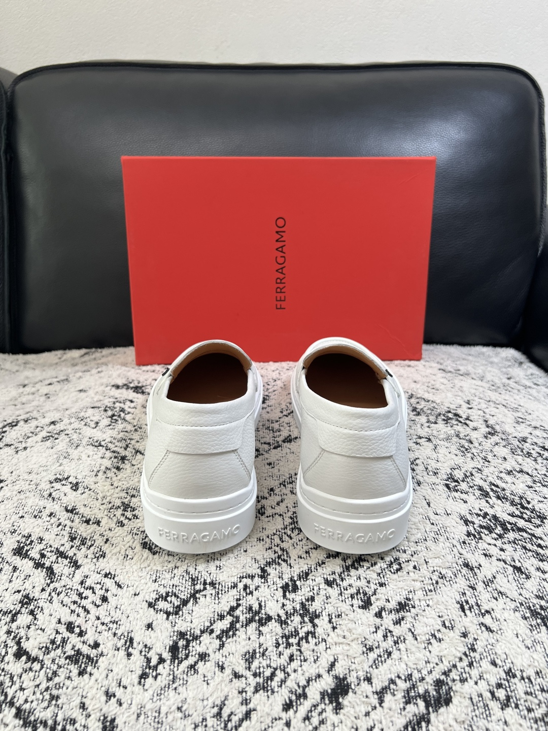 Ferragamo  高品质  顶级工艺品  菲拉格慕   专柜同步发售原厂配置，意大利进口原版牛皮，进口水染牛里 ，鞋