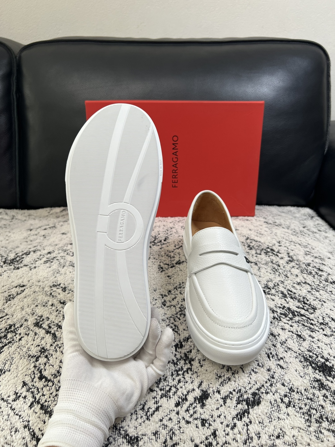 Ferragamo  高品质  顶级工艺品  菲拉格慕   专柜同步发售原厂配置，意大利进口原版牛皮，进口水染牛里 ，鞋