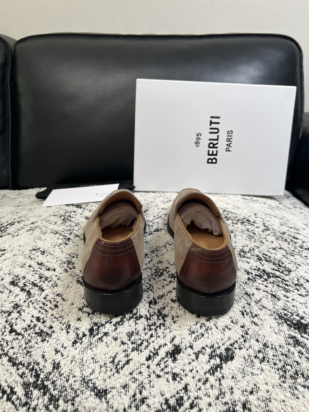Berluti  高品质  顶级工艺品  布鲁提 专柜同步发售原厂配置，意大利进口牛皮面料，全进口水染牛皮里垫，鞋底：原