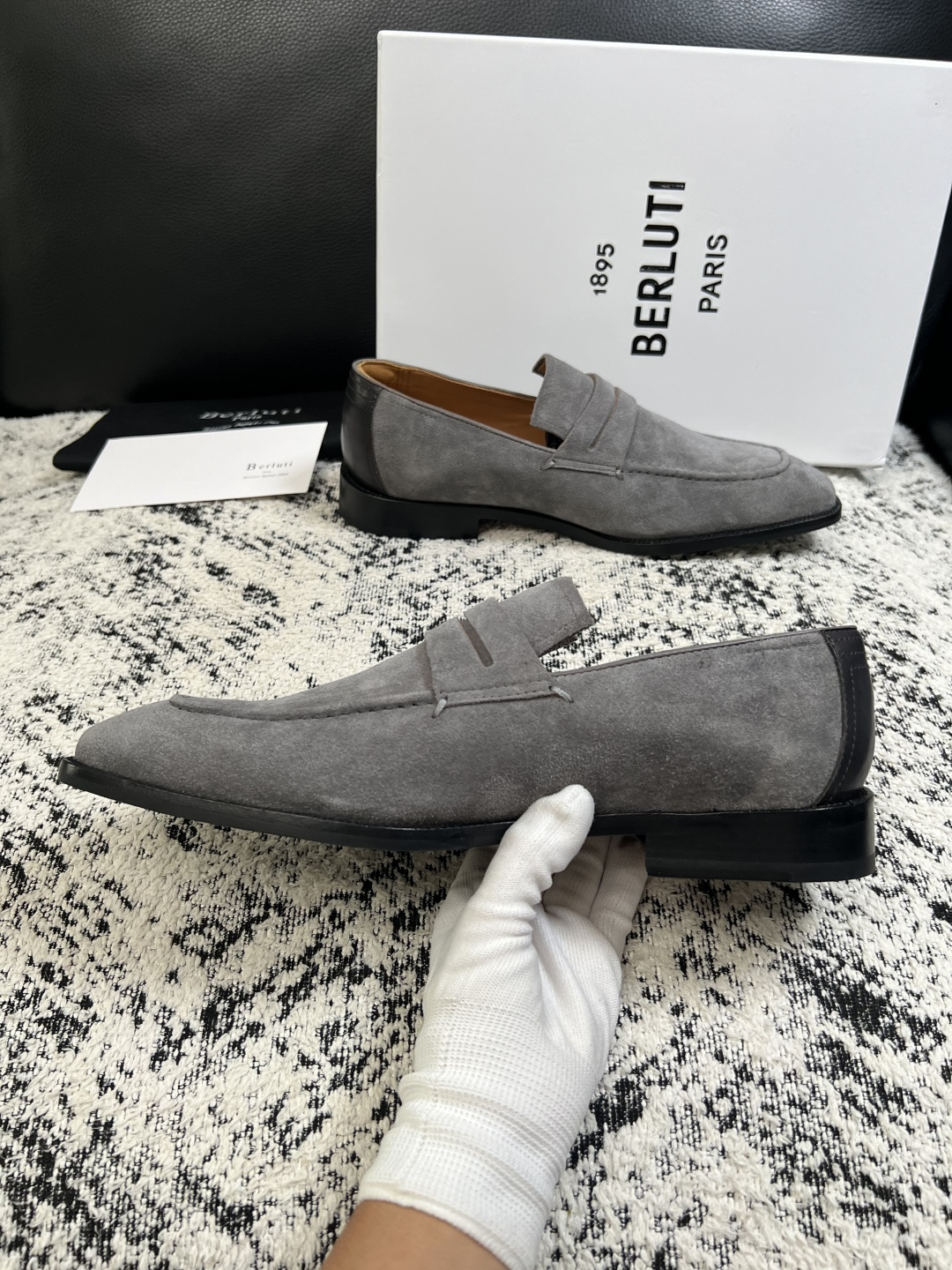 Berluti  高品质  顶级工艺品  布鲁提 专柜同步发售原厂配置，意大利进口牛皮面料，全进口水染牛皮里垫，鞋底：原
