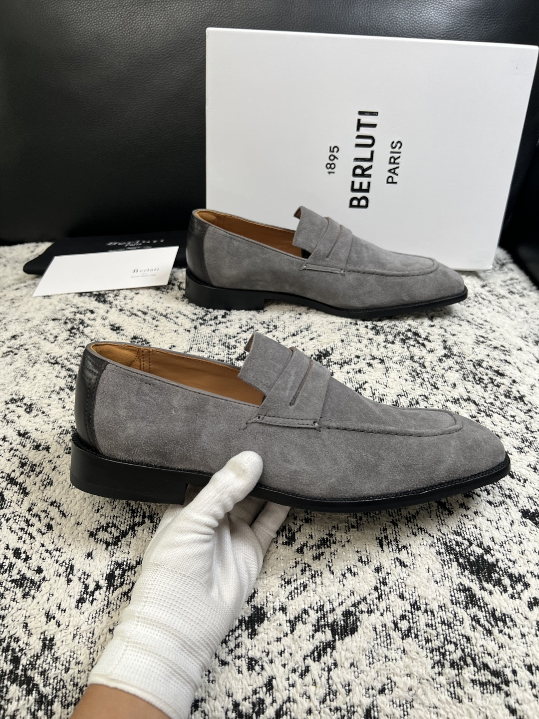 Berluti  高品质  顶级工艺品  布鲁提 专柜同步发售原厂配置，意大利进口牛皮面料，全进口水染牛皮里垫，鞋底：原