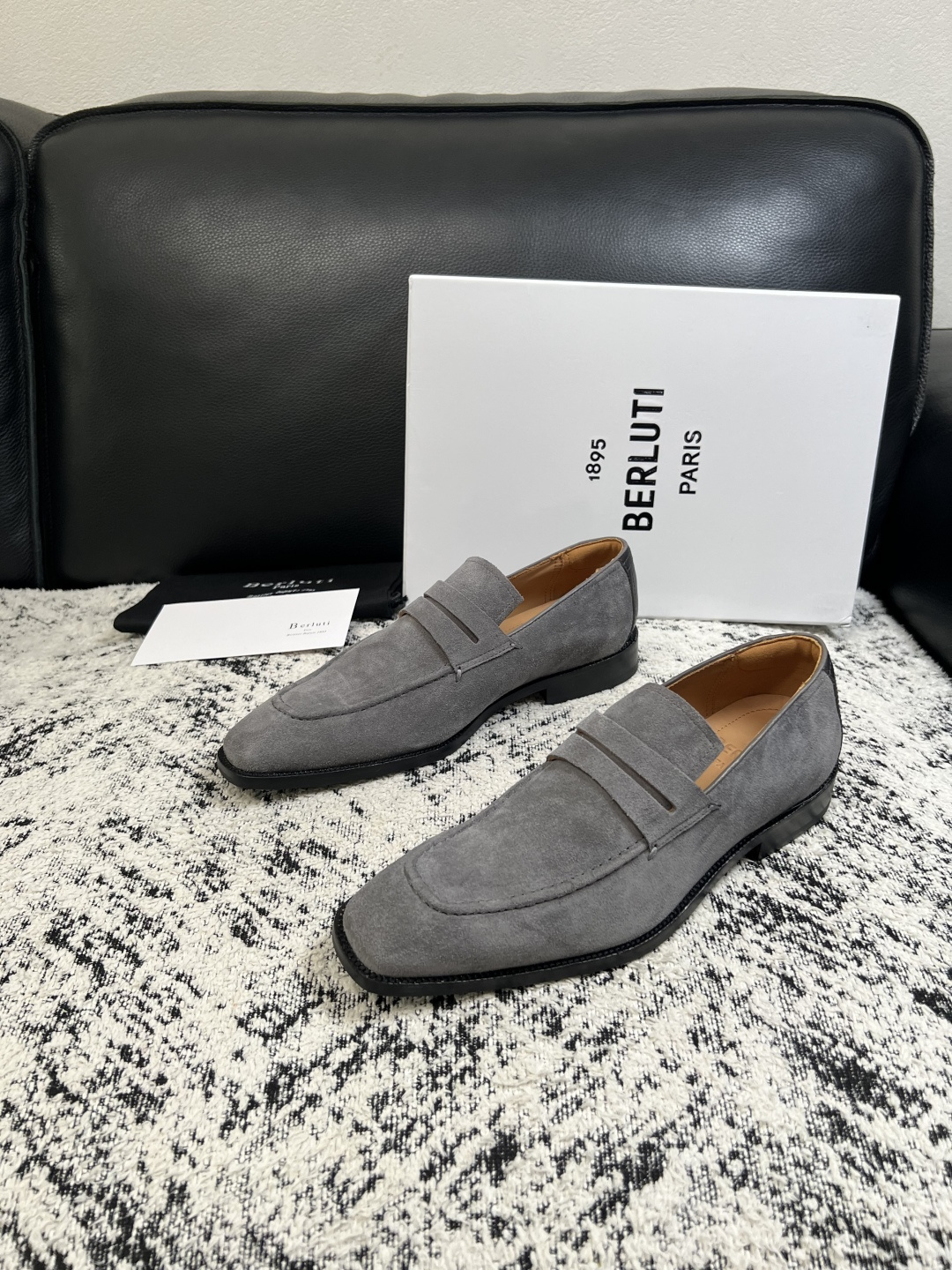 Berluti  高品质  顶级工艺品  布鲁提 专柜同步发售原厂配置，意大利进口牛皮面料，全进口水染牛皮里垫，鞋底：原