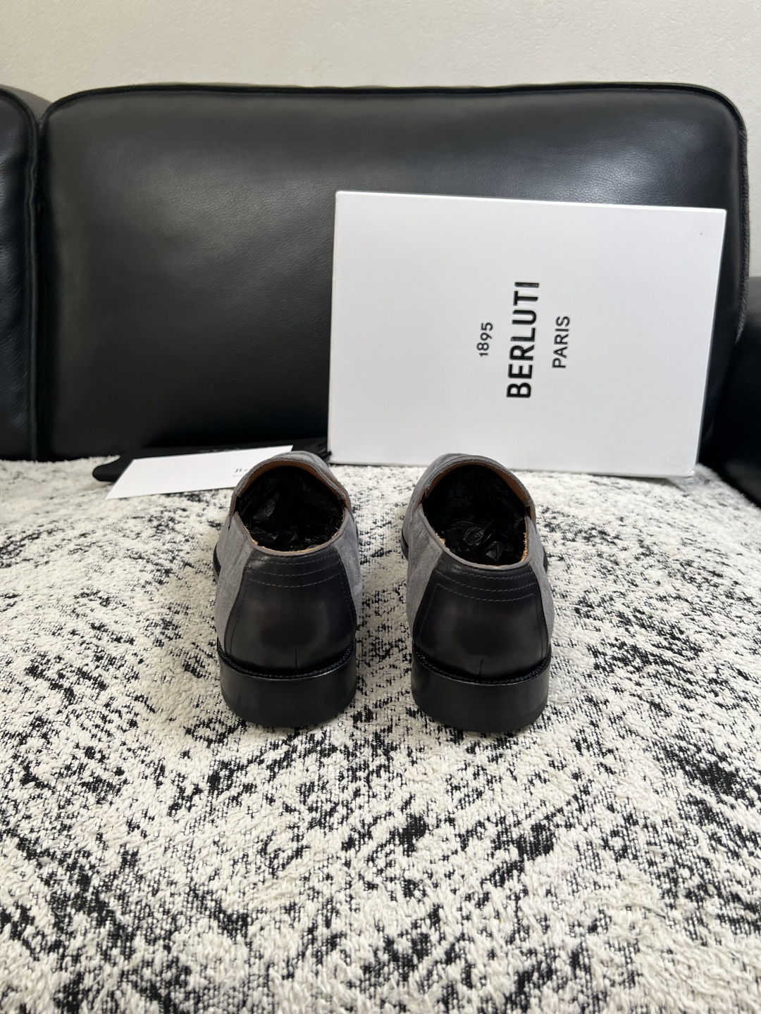 Berluti  高品质  顶级工艺品  布鲁提 专柜同步发售原厂配置，意大利进口牛皮面料，全进口水染牛皮里垫，鞋底：原