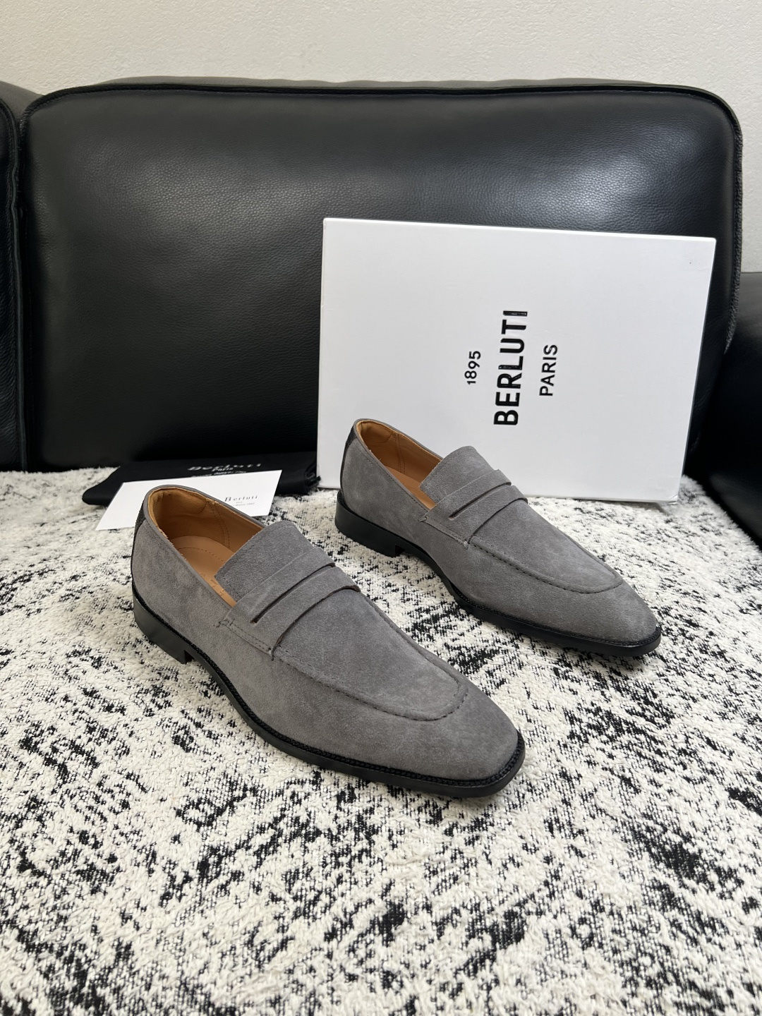 Berluti 高品质 顶级工艺品 布鲁提 专柜同步发售原厂配置,意大利进口牛皮面料,全进口水染牛皮里垫,鞋底:原 Berluti 高品质 顶级工艺品 布鲁提 专柜同步发售原厂配置,意大利进口牛皮面料,全进口水染牛皮里垫,鞋底:原