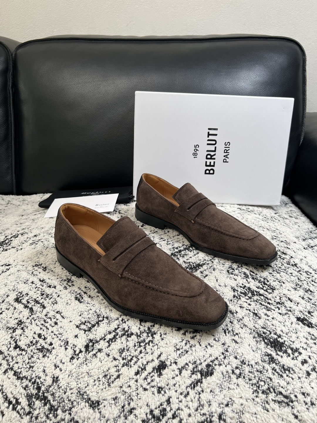 Berluti 高品质 顶级工艺品 布鲁提 专柜同步发售原厂配置,意大利进口牛皮面料,全进口水染牛皮里垫,鞋底:原 Berluti 高品质 顶级工艺品 布鲁提 专柜同步发售原厂配置,意大利进口牛皮面料,全进口水染牛皮里垫,鞋底:原