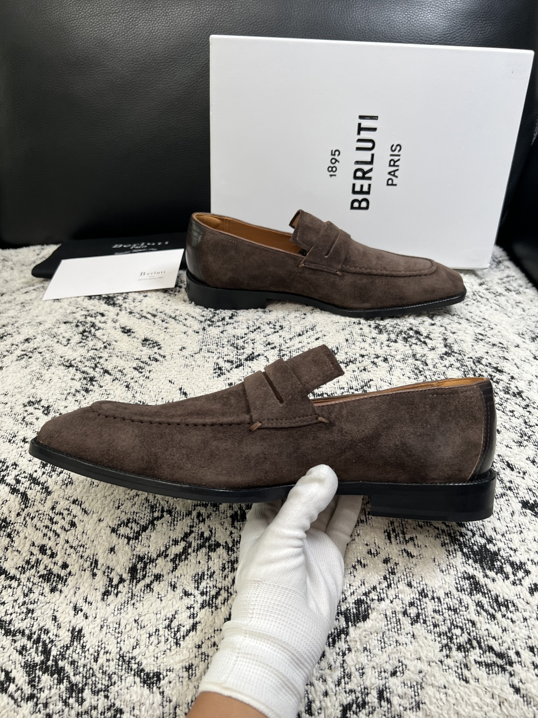 Berluti  高品质  顶级工艺品  布鲁提 专柜同步发售原厂配置，意大利进口牛皮面料，全进口水染牛皮里垫，鞋底：原