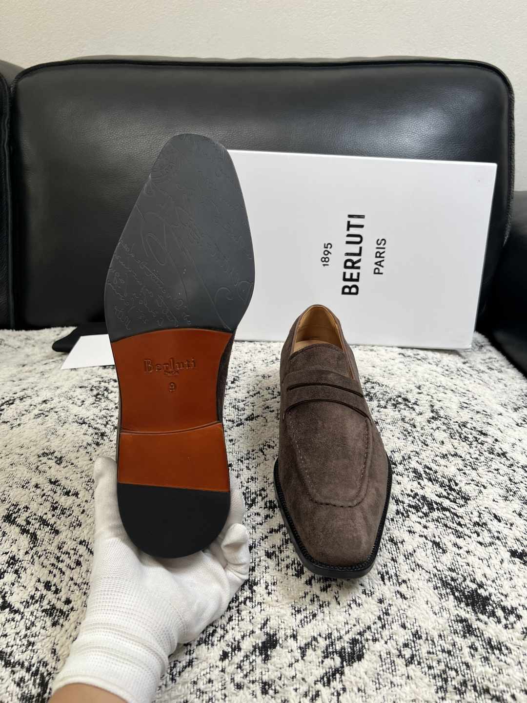 Berluti  高品质  顶级工艺品  布鲁提 专柜同步发售原厂配置，意大利进口牛皮面料，全进口水染牛皮里垫，鞋底：原