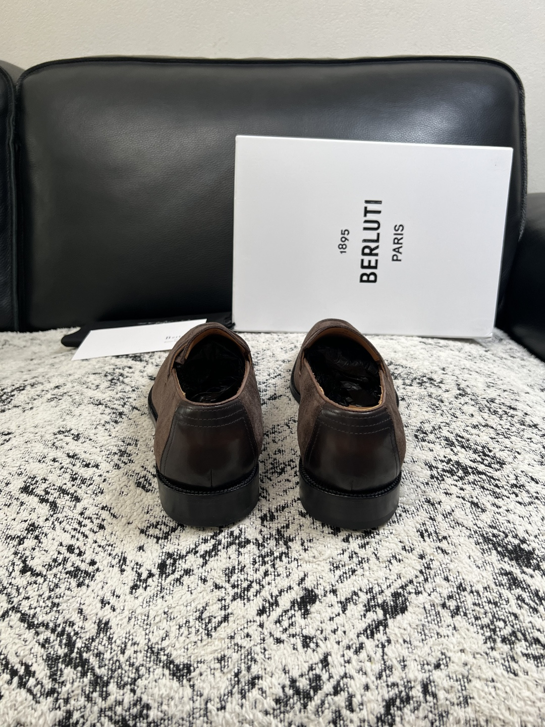 Berluti  高品质  顶级工艺品  布鲁提 专柜同步发售原厂配置，意大利进口牛皮面料，全进口水染牛皮里垫，鞋底：原