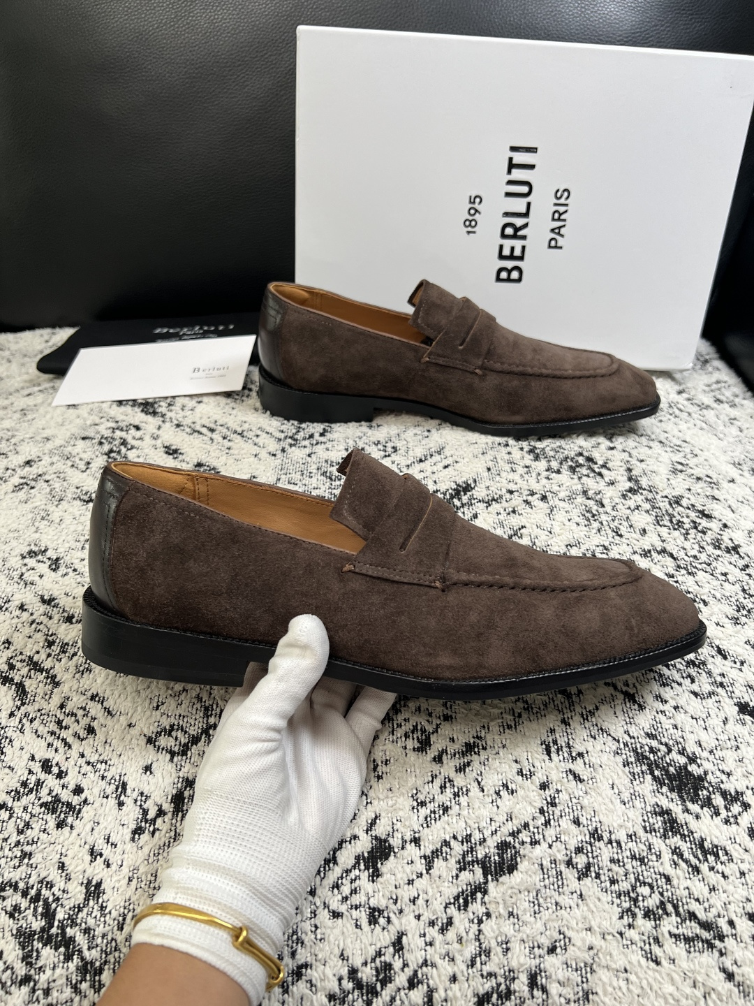 Berluti  高品质  顶级工艺品  布鲁提 专柜同步发售原厂配置，意大利进口牛皮面料，全进口水染牛皮里垫，鞋底：原