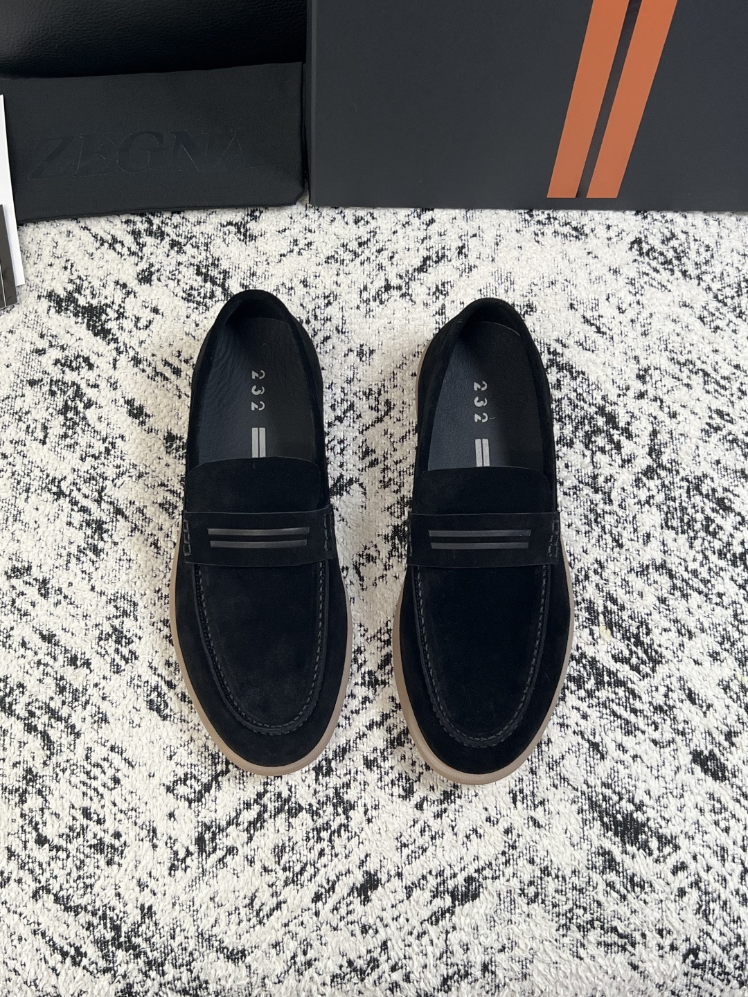 Zegna  高品质  顶级工艺品  杰尼亚  专柜新款原厂配置，意大利进口牛皮面料，进口牛里垫，透气舒适，鞋底：原厂特
