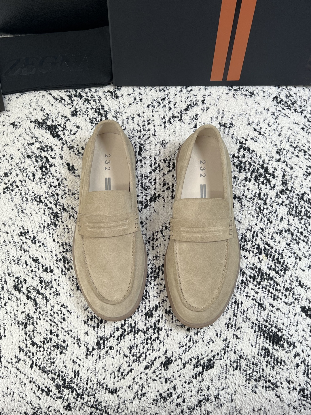 Zegna  高品质  顶级工艺品  杰尼亚  专柜新款原厂配置，意大利进口牛皮面料，进口牛里垫，透气舒适，鞋底：原厂特