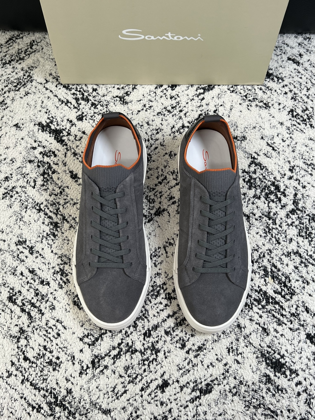 Santoni  高品质    顶级工艺品  圣东尼  专柜新品同步，鞋面意大利进口牛皮飞织面料，进口水染牛皮内里垫，鞋
