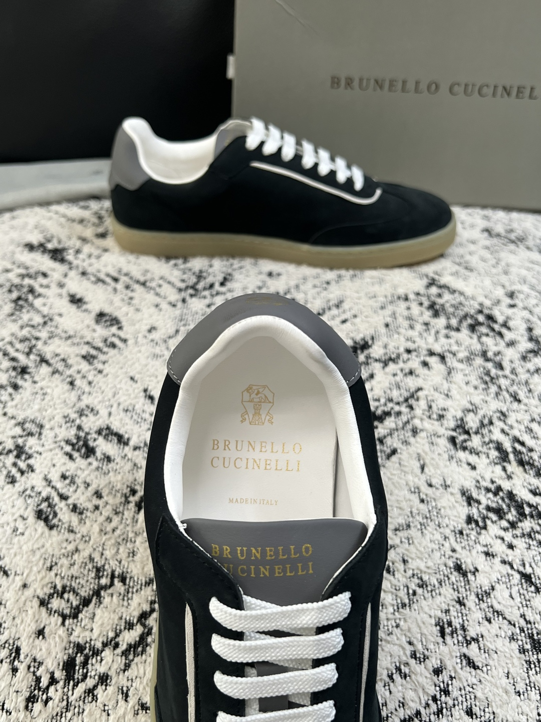 Brunello Cucinelli  高品质 顶级工艺品  BC  专柜同步原厂配置，意大利进口牛皮面料牛内里垫，高品