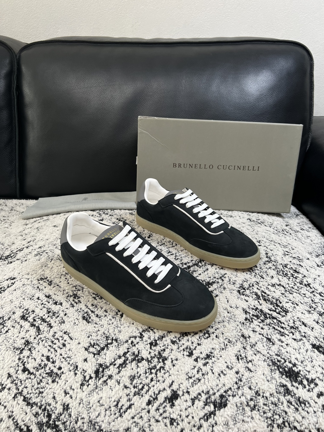 Brunello Cucinelli  高品质 顶级工艺品  BC  专柜同步原厂配置，意大利进口牛皮面料牛内里垫，高品