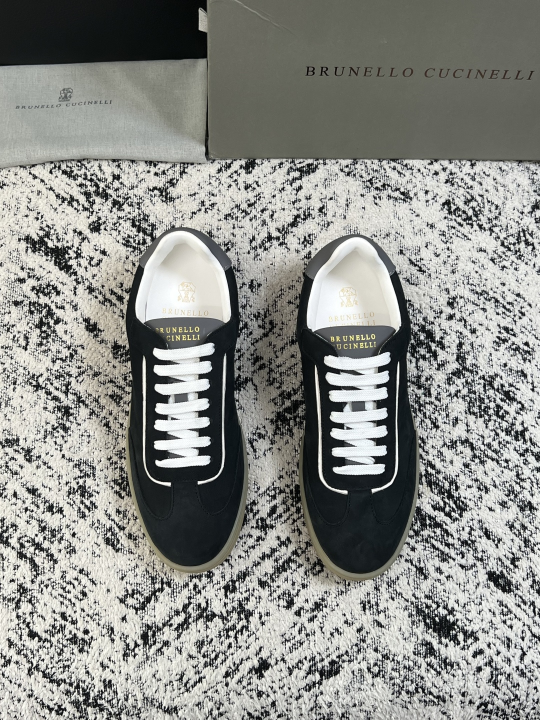 Brunello Cucinelli  高品质 顶级工艺品  BC  专柜同步原厂配置，意大利进口牛皮面料牛内里垫，高品