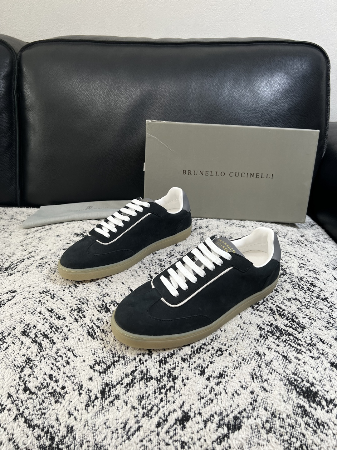 Brunello Cucinelli  高品质 顶级工艺品  BC  专柜同步原厂配置，意大利进口牛皮面料牛内里垫，高品